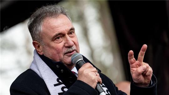 „Im Januar wird es nach einer erfolgreichen Urabstimmung längere Streiks geben“, sagt GDL-Chef Claus Weselsky.