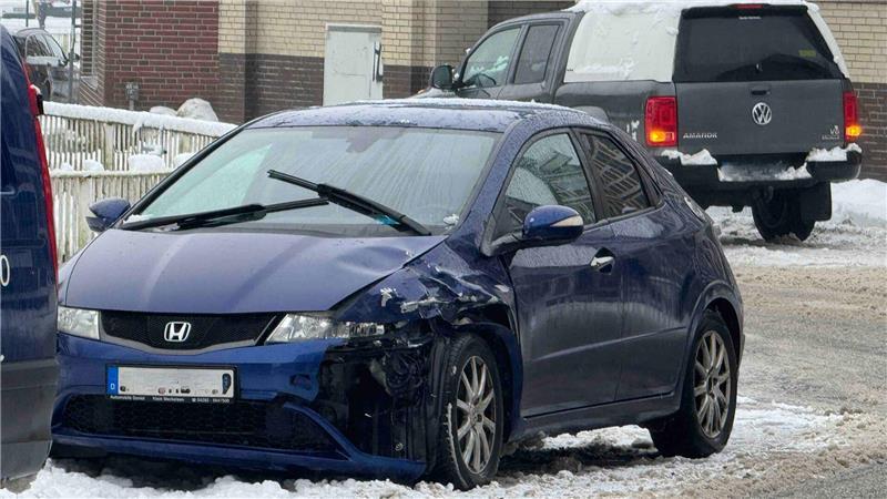 Im Jorker Ortskern kam es am Donnerstag zu einem Schneeunfall.