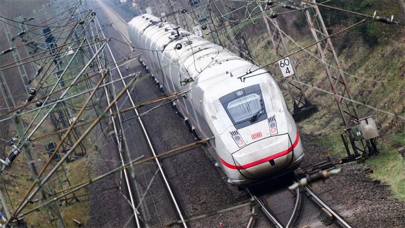 Im Juni war erneut fast jeder zweite Fernzug verspätet unterwegs. (Archivbild)