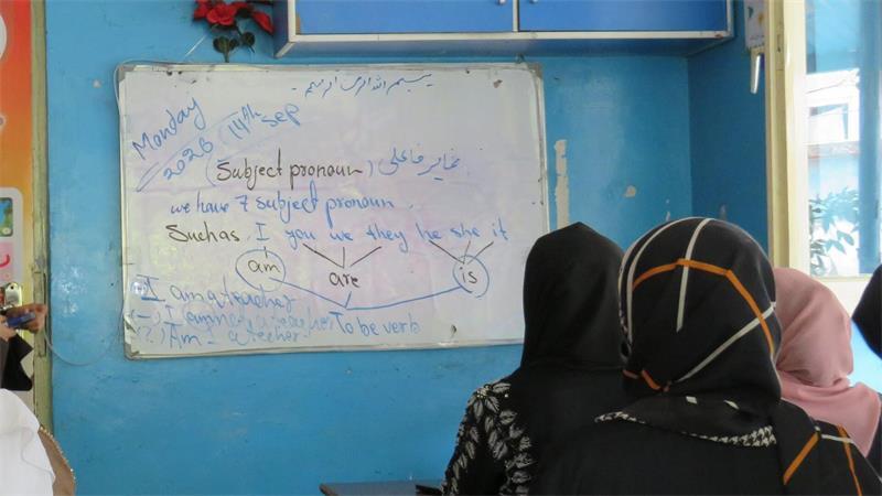 „Im KI-Zeitalter müssen wir einfach alle Englisch können“, sagt eine Englischlehrerin in Afghanistan.