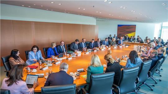 Im Kabinett geht es um die Finanzplanung. (Archivbild)