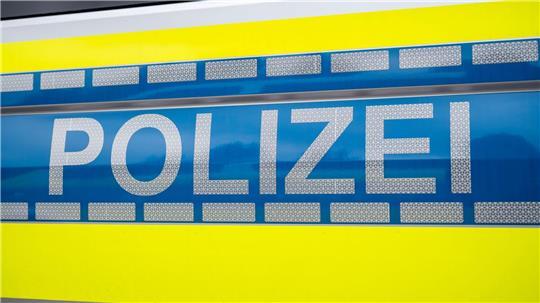 Im Kampf gegen Drogenkriminalität und Geldwäsche hat die Polizei mehrere Wohngebäude durchsucht. (Symbolbild)