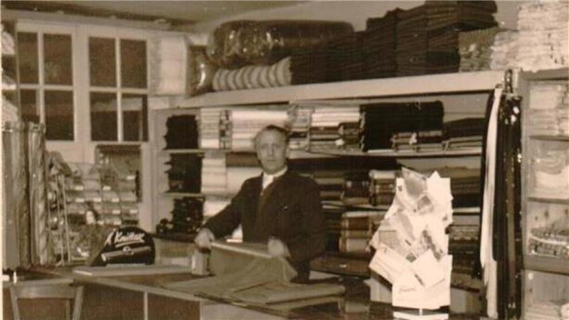 Im Kolonialwarengeschäft von Walter Loock wurden auch Stoffe verkauft.