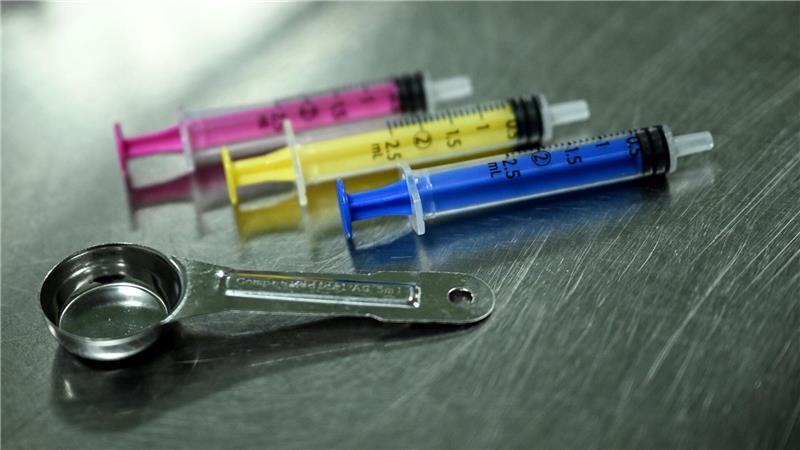 Im Konsumraum gibt es saubere Utensilien, aber auch Trinken, Essen, Duschen und Toiletten.