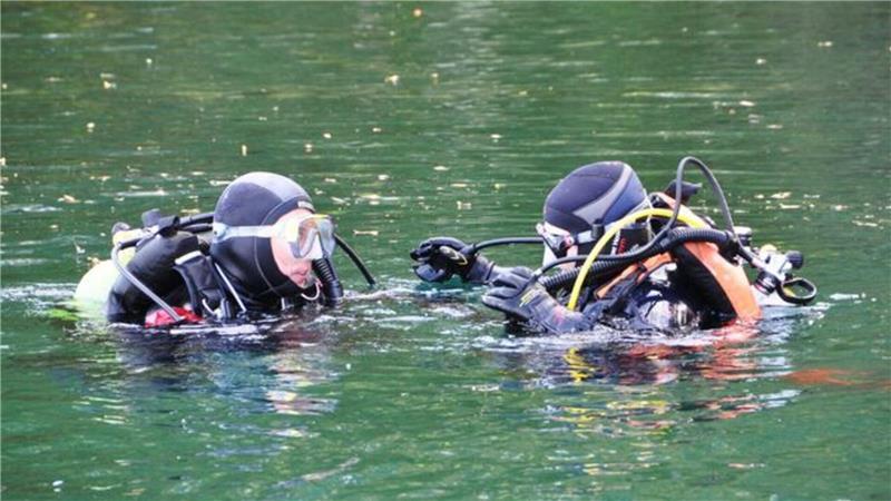Im Kreidesee gehen jedes Jahr zehntausende Taucher ins Wasser.