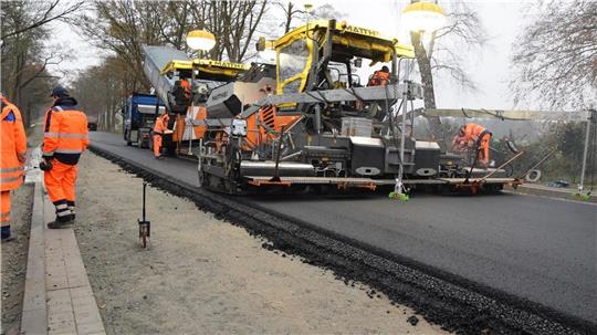 Im Kreis Harburg wird unter anderem die Fahrbahn der B3 auf mehreren Abschnitten saniert. Symbolfoto: Hilken