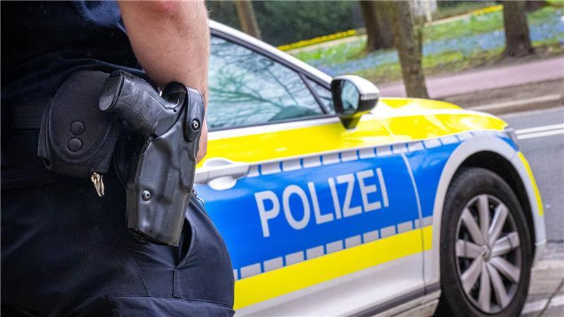 Im Kreis Rotenburg mussten Beamte zum Zugriff durch ein Fenster klettern.