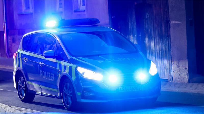 Betrunkener Autofahrer kracht gegen Baum – schwer verletzt Im Kreis Rotenburg wurde ein Mann bei einem Unfall schwer verletzt.