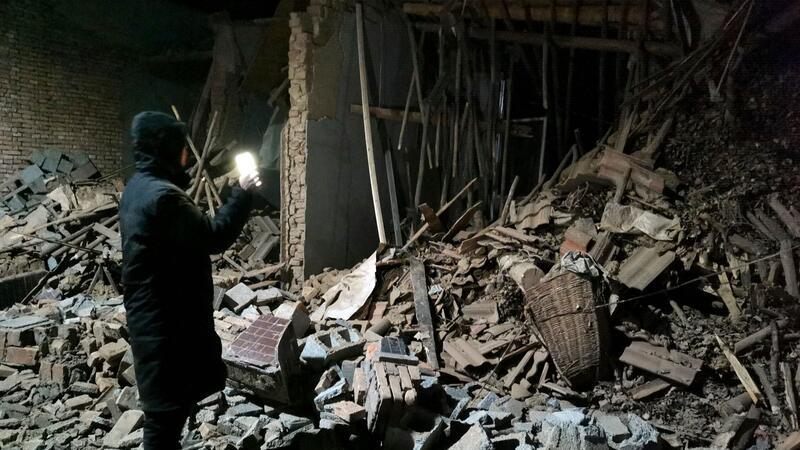 Im Landkreis Jishishan in der nordwestchinesischen Provinz Gansu richtete das Erdbeben große Zerstörung an.