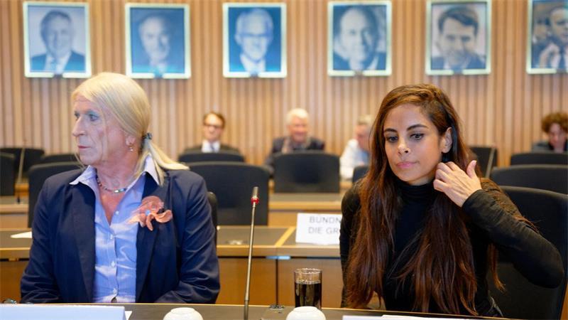 Kabinett beschließt Strafen für sexualisierte Deepfakes Im Landtag von NRW war die Schauspielerin Collien Fernandes kürzlich als Sachverständige zu digitaler Gewalt und Deepfakes geladen. (Archivfoto)