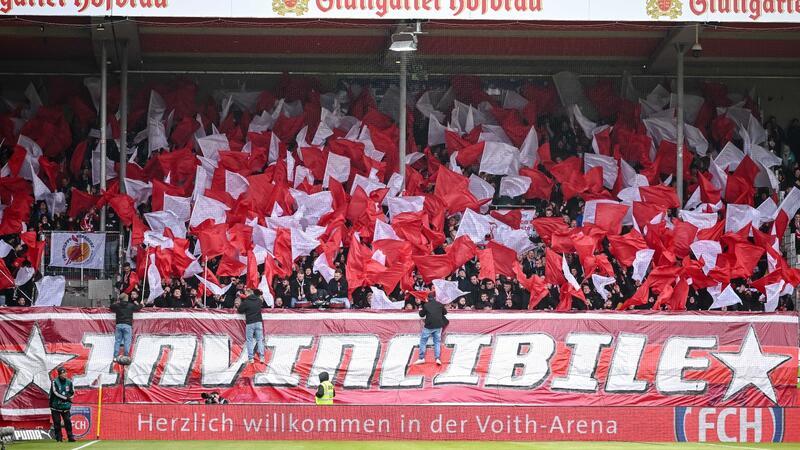 Nach Buttersäure-Attacke in Heidenheim: Polizei ermittelt Im Leipziger Auswärtsblock in Heidenheim wurde Buttersäure verteilt.