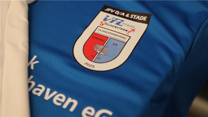 Im Logo des JFV D/A & Stade finden sich beide Wappen der Stammvereine wieder.
