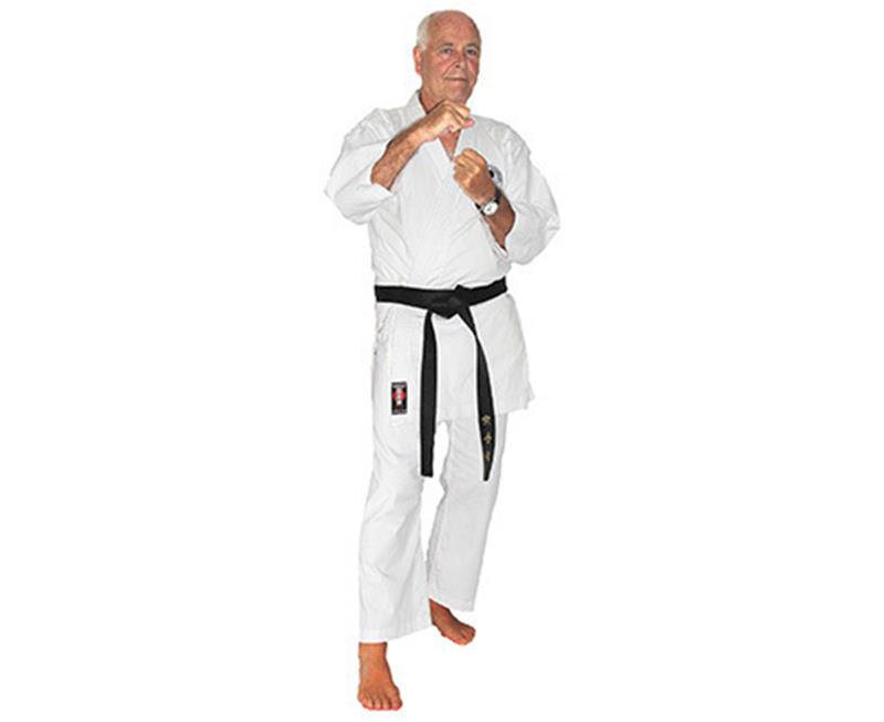 Im Mai hat Rainer Kahl die Prüfung zum ersten Dan, einem Meistergrad im Karate, absolviert – und bestanden. Er bekam dadurch einen schwarzen Gürtel, den er nun als Teil seines Karateanzugs trägt. Das Diplom hat einen Ehrenplatz über dem Esstisch bekommen. Und das alles, obwohl es als ungewöhnlich gilt, in seinem Alter noch eine so anspruchsvolle Prüfung zu absolvieren. Foto Berchtold