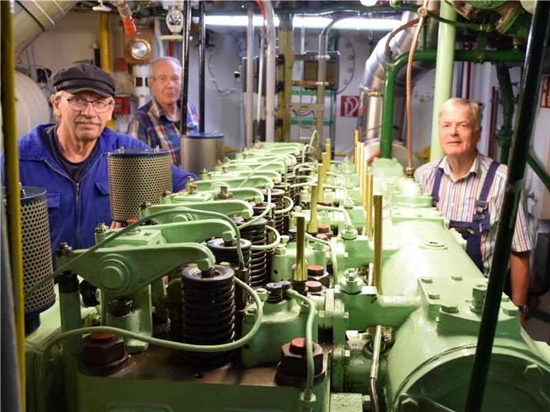 Im Maschinenraum (von links): Karl-Heinz Tiede, Jochen Krebs und Klaus Kahrs.