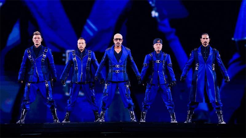 Auf Hoverboards in die 90er - Backstreet Boys in Düsseldorf Im Mittelpunkt der Show steht das Album „Millennium“.