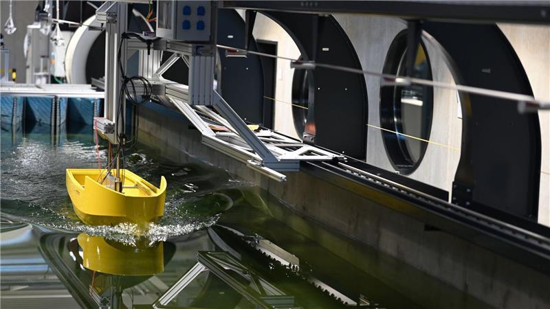 Im Modell wird der Kutter der Zukunft bereits in Leer erprobt. 