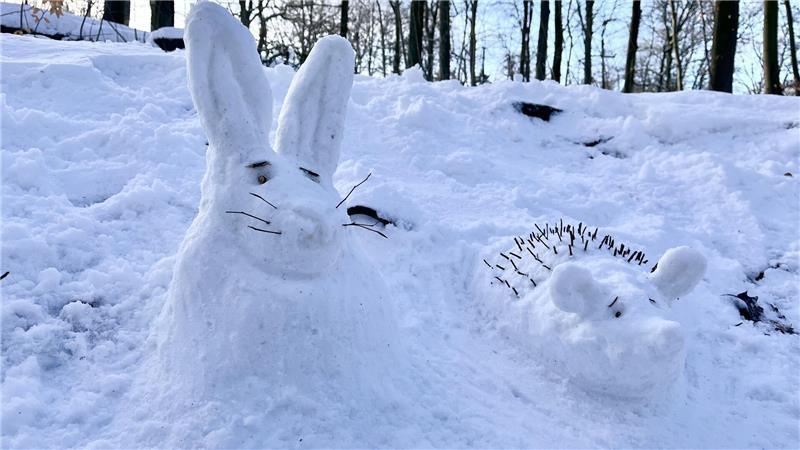 Im Neukloster Forst sind derzeit Hase und Igel anzutreffen. Die Liebe zum Detail ist beeindruckend.