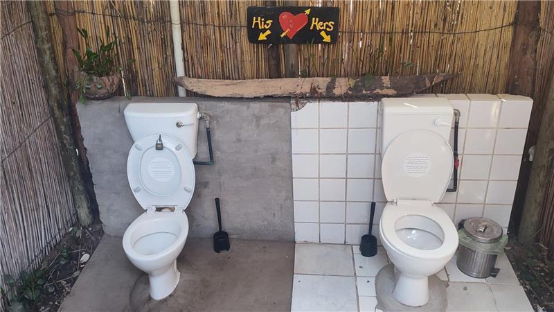 Donnerbalken und Luxus-Klo: Die Toilette im Wandel der Zeit Im Ngepi-Camp in Namibia gibt es viele kuriose Toiletten, zur Freude der Touristen. (Archivbild)