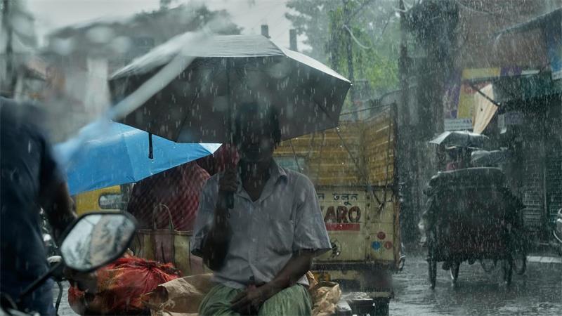 Im Norden Indiens und in Nepal hinterlässt ein Monsuntief Zerstörung und Leid.