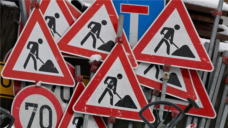 Im Norden des Landes sollen mehrere Straßen und Fahrradwege mit Landesgeld saniert werden. (Archivbild)