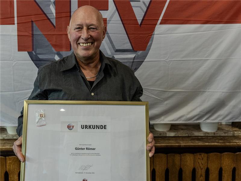 Im November 2024 zeichnete der NFV Kreis Stade Römer für seine langjährige Arbeit aus.