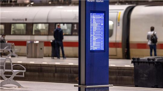 Im November war erneut fast jeder zweite Fernzug verspätet unterwegs. (Archivbild)