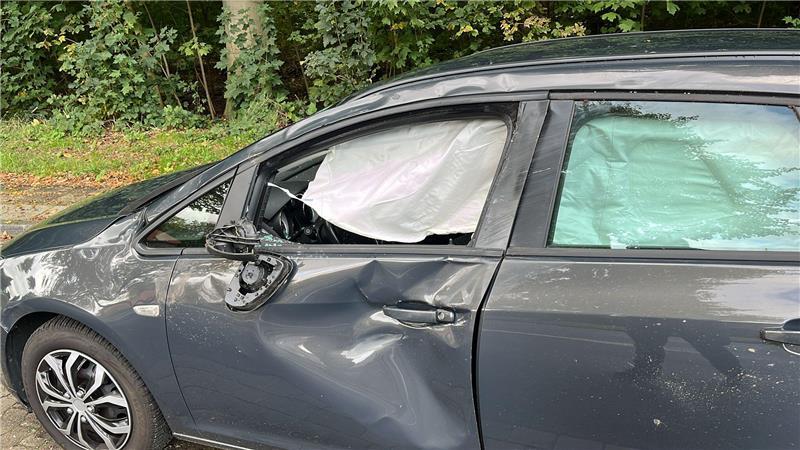Pferd entlaufen: Wieder schwerer Unfall nach Kollision auf B73 Im Opel Astra der 82-Jährigen lösten die Airbags aus. Die Frau kam ins Krankenhaus.