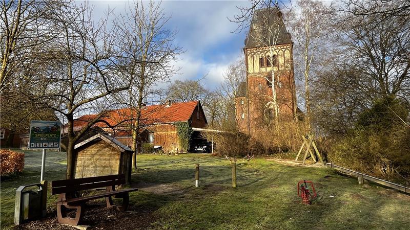 Im Pfarrgarten von St. Marien in Neukloster soll ein Spielplatz mit dem Oberthema Kirche entstehen.