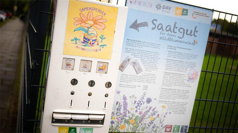 Im Projekt „Naturschutz2go“ werden ausgediente Kaugummi- oder Kondomautomaten in Saatgutautomaten umgewandelt. 