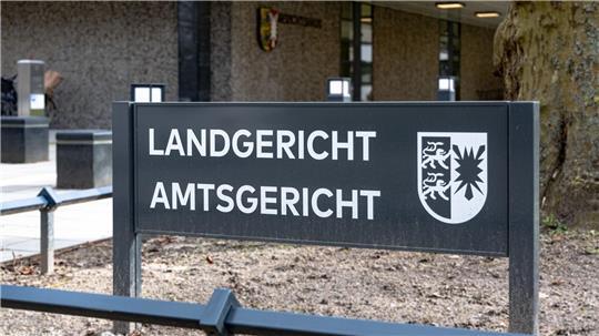 Im Prozess um einen Messerangriff auf eine Seniorin in Geesthacht werden am Mittwoch die Plädoyers und das Urteil erwartet. 