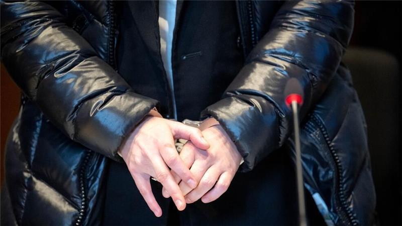 „Aus Spaß wurde Ernst“: Mutmaßliche Millionen-Diebin gesteht Tat Im Prozess um einen spektakulären Diebstahl von rund 8,2 Millionen Euro Bargeld in Bremen hat die Angeklagte die Tat gestanden.