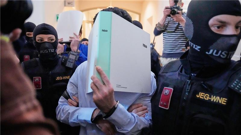 Im Prozess um wegen Terrorgefahr abgesagte Taylor-Swift-Konzerte sind die Urteile gefallen.