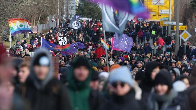 Proteste gegen AfD: Abgeordneter bei Polizeieinsatz verletzt Im Rahmen der Proteste gab es auch Demonstrationszüge durch die Stadt.
