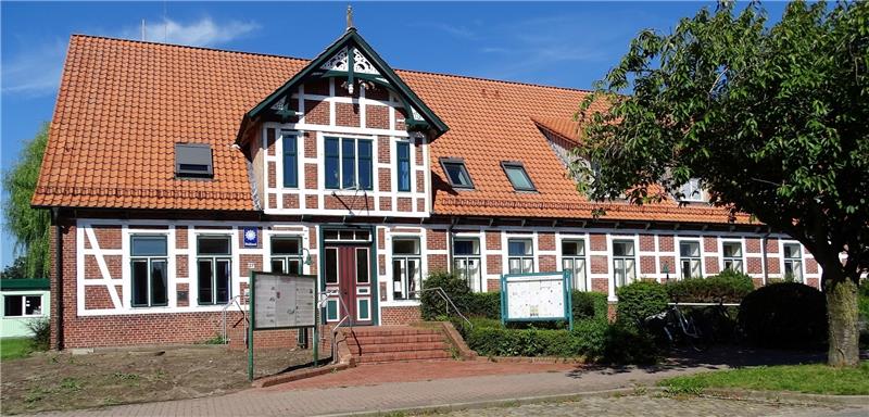 Im Rathaus in Apensen sind in den vergangenen Wochen zwei Beschlüsse getroffen worden, die gegen geltendes Recht verstoßen. Foto Lepél