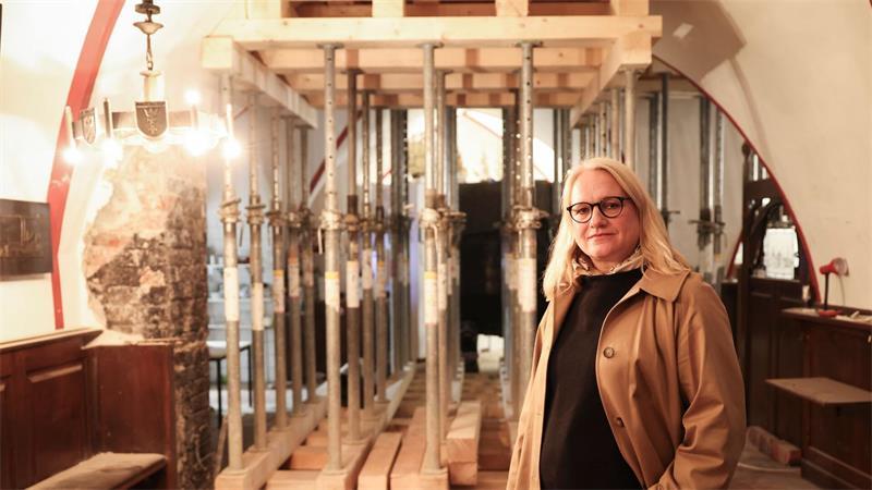 Im Ratskeller sichern Stützen die Decke.