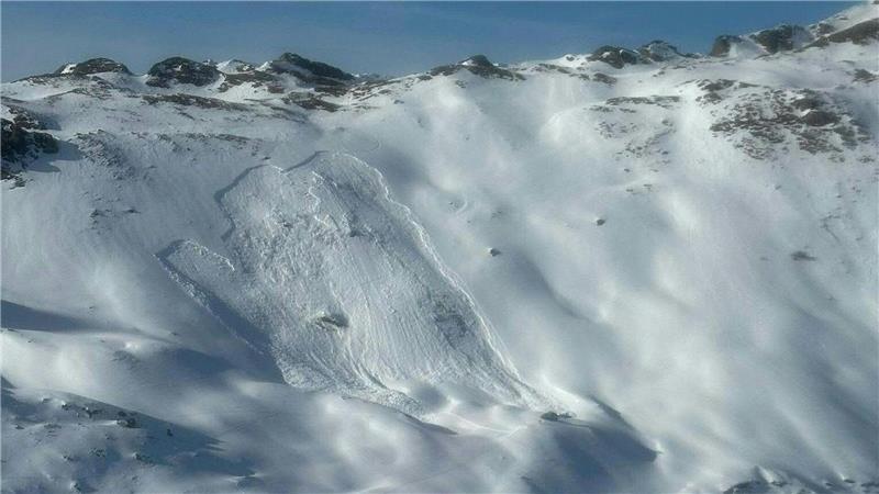 Im Raum Bad Hofgastein gab es einen Lawinenabgang - eine Frau starb in den Schneemassen. 