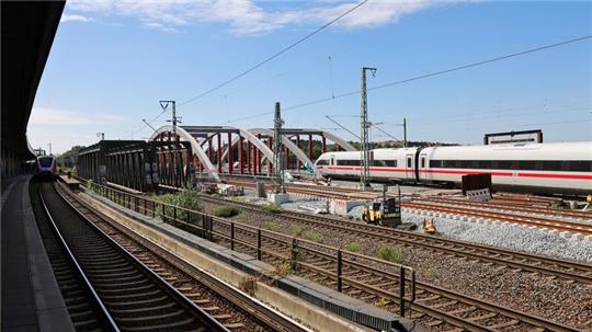 Im Raum Hamburg kam es am Samstag zu massiven Verspätungen im Fernverkehr der Bahn.