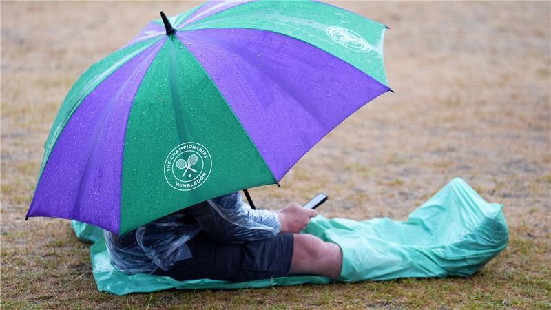Bilder des Tages Im Regen auf dem Rasen - Wimbledon bislang durchwachsen