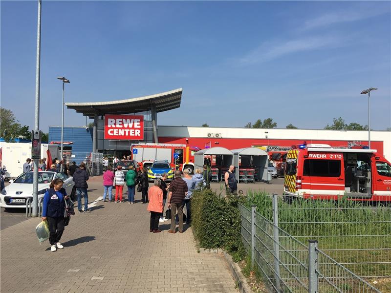 Im Rewe-Center in Buxtehude ist ein Stromkasten explodiert. Foto: Wisser