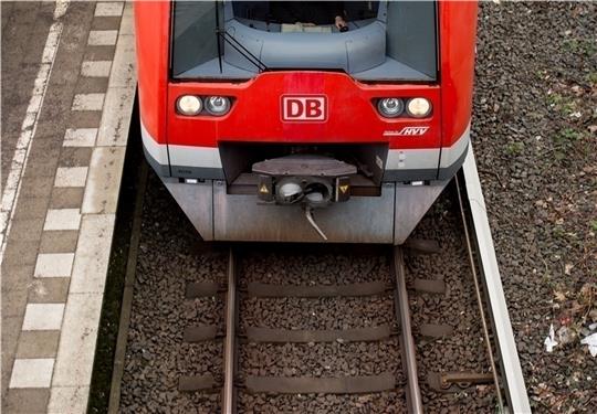 Im S-Bahn-Verkehr aus und in den Landkreis Stade müssen Pendler mit erheblichen Einschränkungen rechnen. Foto: Reinhardt/dpa