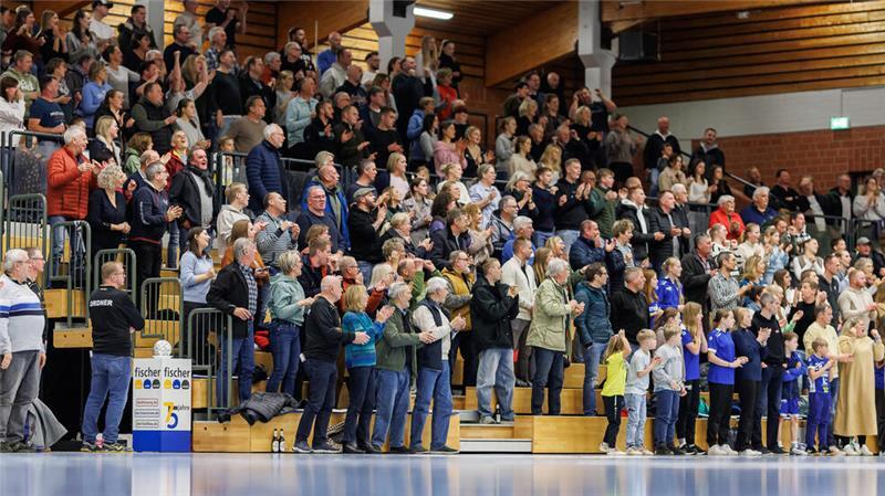 Im Schnitt kommen 800 bis 1000 Zuschauer in die Geestlandhalle. Eintrittsgeld und Catering nehmen ein Viertel des Etats ein.