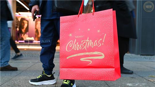 Im Schnitt möchten die Verbraucher 263 Euro für Geschenke ausgeben.