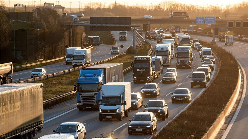 Im September soll die A1 zwischen Hamburg-Moorfleet und -Billstedt saniert werden. (Archivbild)