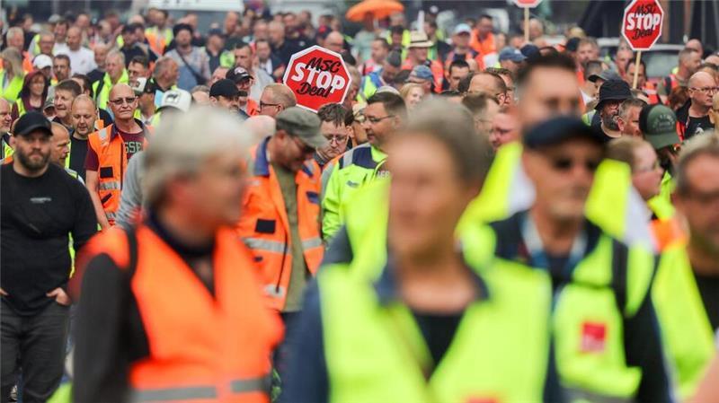 Hafenarbeiter: Eurogate-Chef provoziert mit Teure-Autos-Spruch Im Sommer haben Hafenarbeiter in Hamburg und Bremerhaven mit Warnstreiks Druck auf die Tarifverhandlungen ausgeübt.