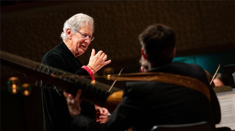 Erstes Konzert von Gardiner mit neu gegründeten Ensembles Im Sommer hatten sich Gardiner und der Monteverdi-Chor getrennt