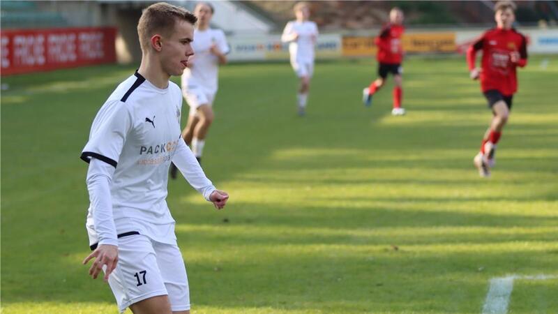 U17-Junioren des JFV A/O/B/H/H wollen Vizemeisterschaft Im Spiel gegen Cloppenburg im Heeslinger Waldstadion erzielte Jaron Kaiser bereits seinen 15. Treffer in dieser Saison, steht jetzt in der Torjägerliste der Niedersachsenliga auf Platz 2.