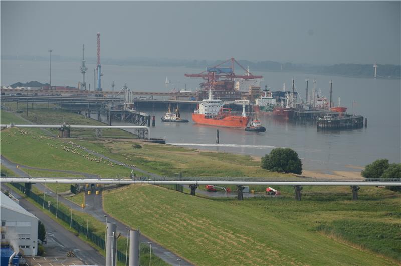 Im Stader Seehafen soll ein LNG-Importterminal entstehen. Foto: Strüning
