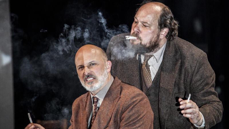  Lukas Holzhausen (als Reger) und Rainer Galke (als Irrsigler) in Dušan David Parízeks Inszenierung von Thomas Bernhards "Alte Meister" 