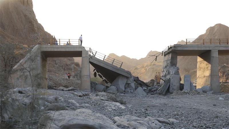 Im Süden Irans hat das US-Militär auch Brücken angegriffen.