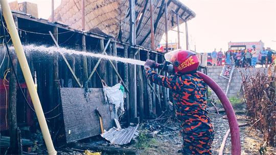 Im Südosten Bangladeschs ist eine Hotelanlage in Flammen aufgegangen.